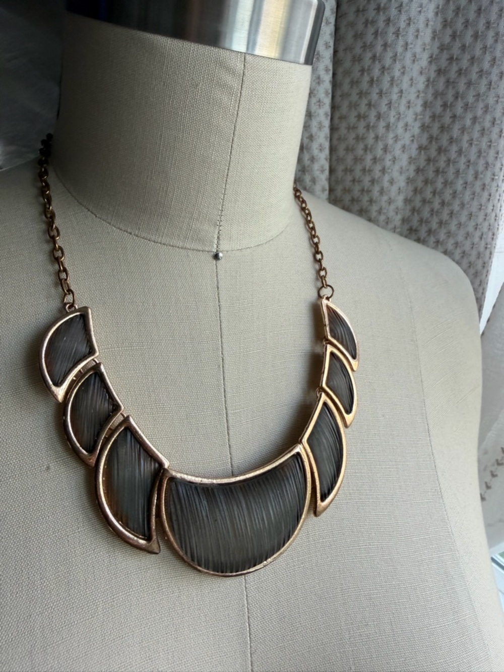 Retro Black & Gold Tone Fan Shaped Statement Bib 17” + 3” Extender Necklace - Picture 3 of 14